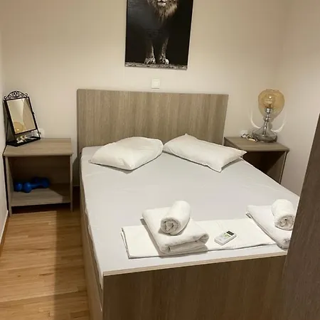 Loutraki Central Apartment *