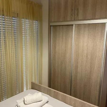 Loutraki Central Apartment Apartamento