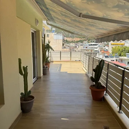 Loutraki Central Apartment アパート ルートラキ